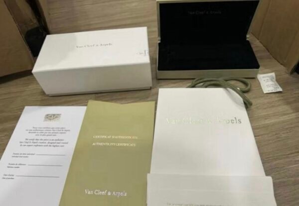 Van Cleef & Arpels Bracelet Case  – Set of 5 with Gift Bags – Brand New - Image 6