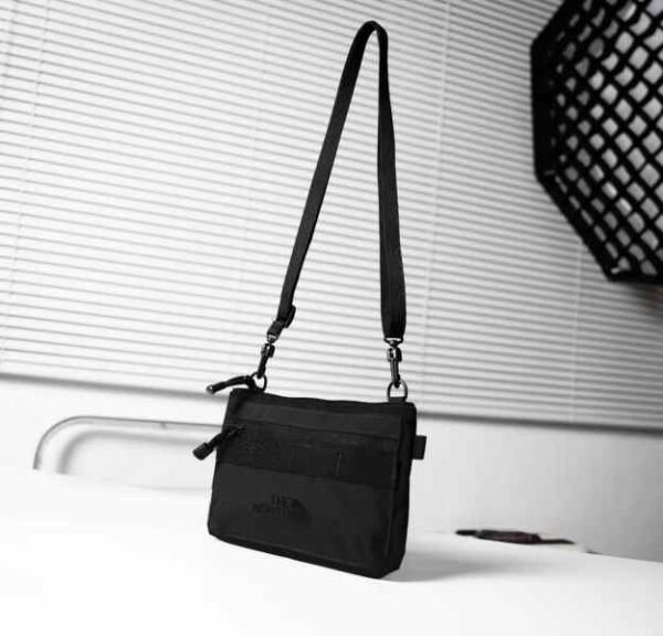The North Face Black Camp Cross Bag Black Big Logo Unisex